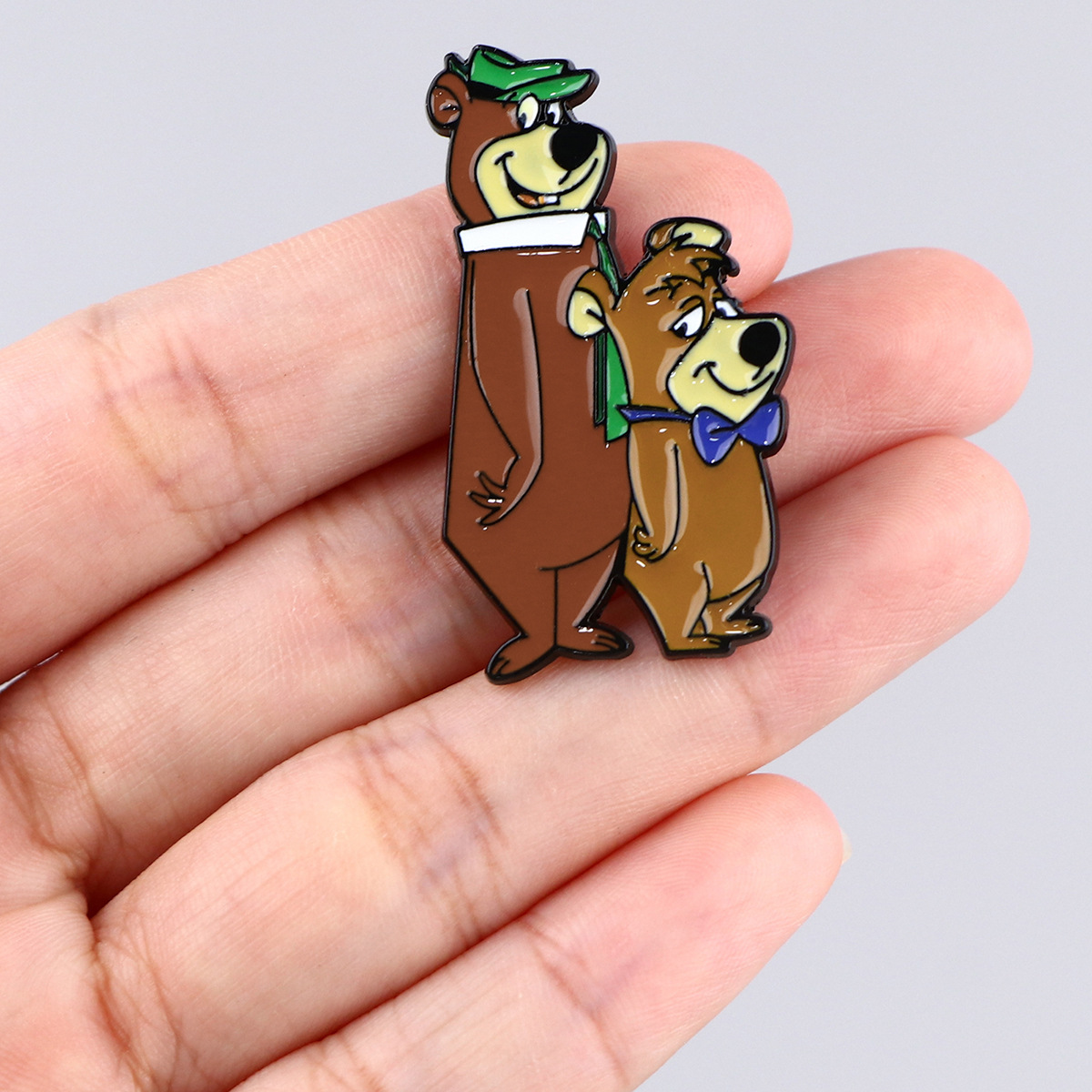 أحدث دبوس شارة معدنية ناعمة بت - مراجعة Lapel Pin Enamel وسعره